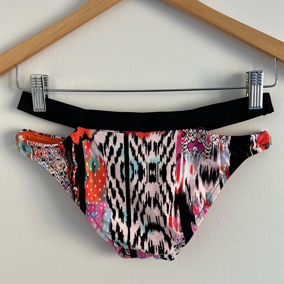 Seafolly Bottoms - Picture 3 of 3